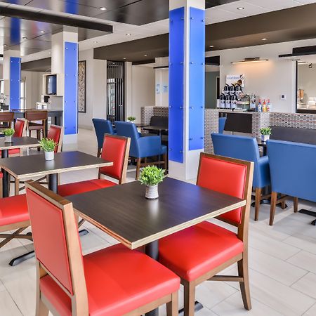 Holiday Inn Express & Suites - Kansas City - Lee'S Summit By Ihg Exterior foto