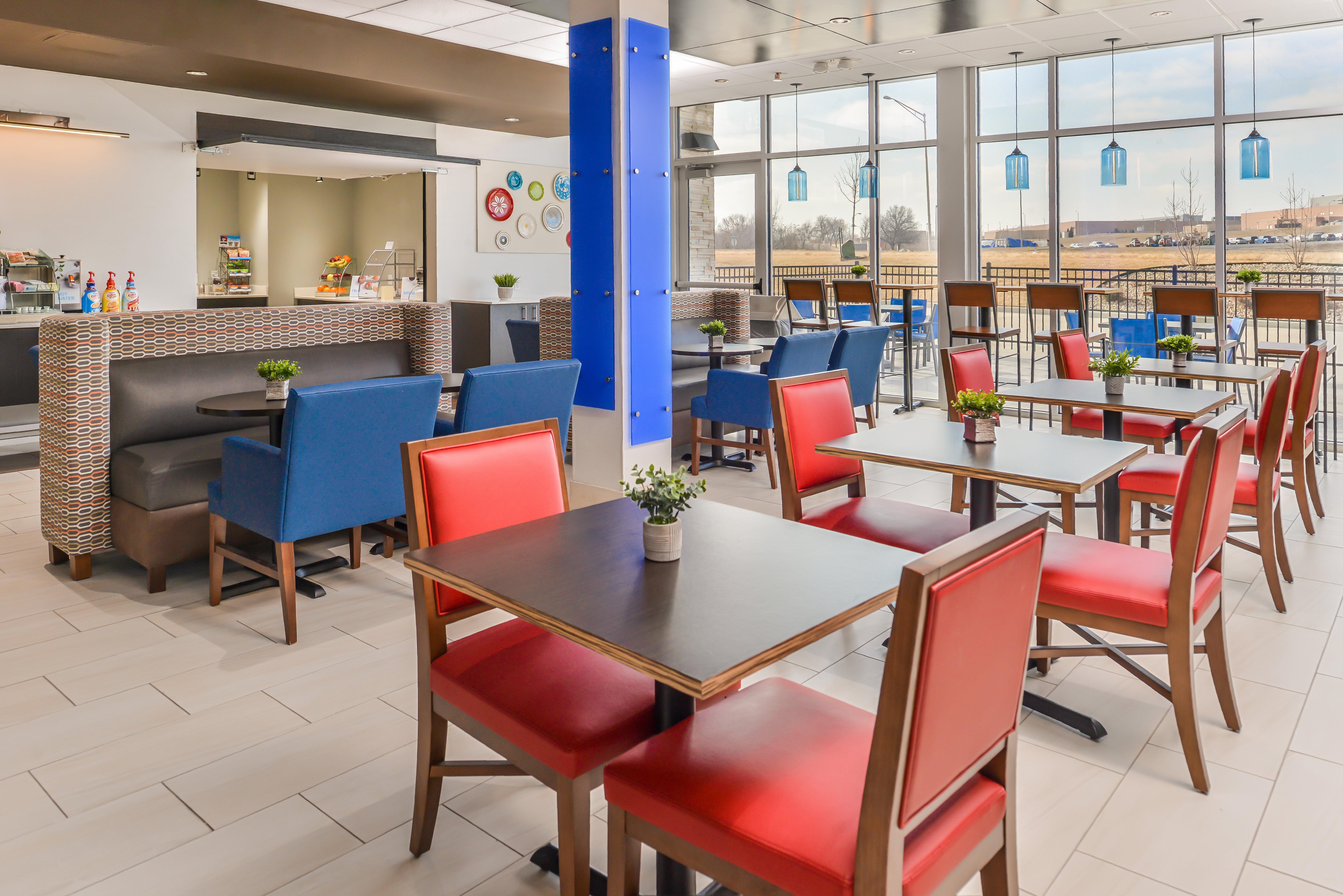 Holiday Inn Express & Suites - Kansas City - Lee'S Summit By Ihg Exterior foto